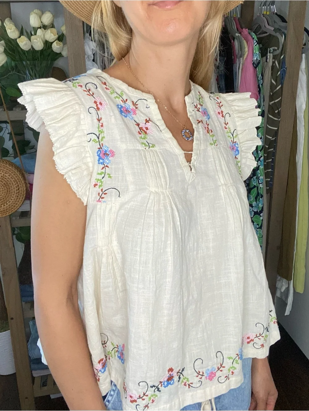 JENNIFER & GRACE Ecru Embroidered Ruffle Sleeve Cotton Top! 🐚 - Picture 2 of 16